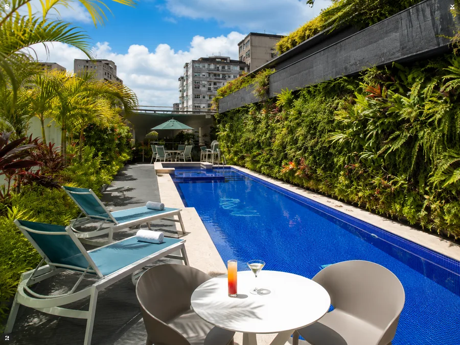 Piscina del Hotel Waldorf Caracas